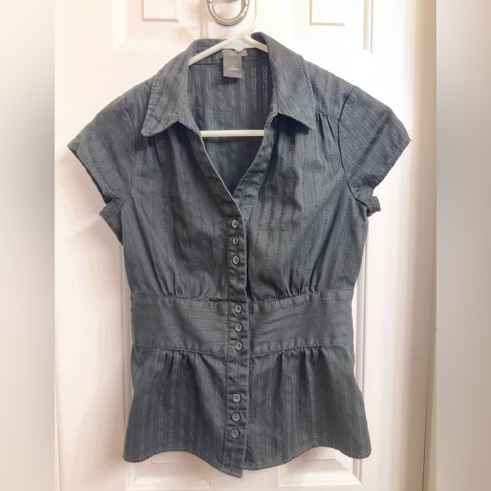 Ann Taylor Petite Textured Black Short Sleeve Button-Down Shirt, Size 0P - Picture 6 of 11
